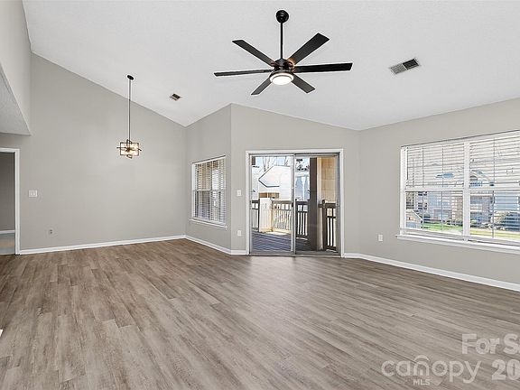 3rd image of 5009 Sharon Rd Unit C