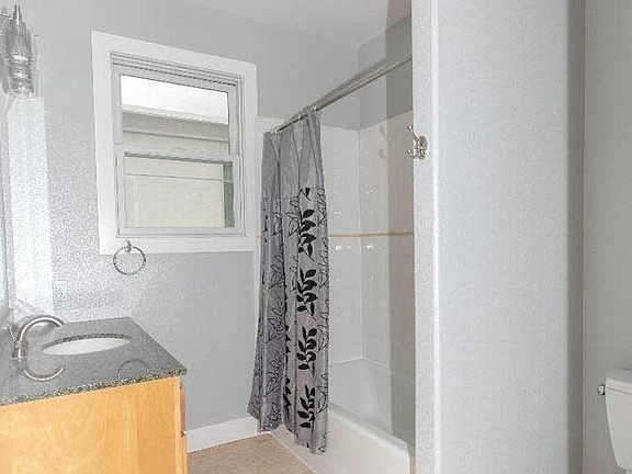 5th image of 411 Broadway APT C