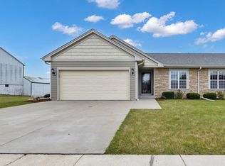 635 Farmstead Ct, Slinger, WI 53086