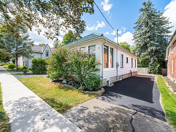 3rd image of 33 Brock St