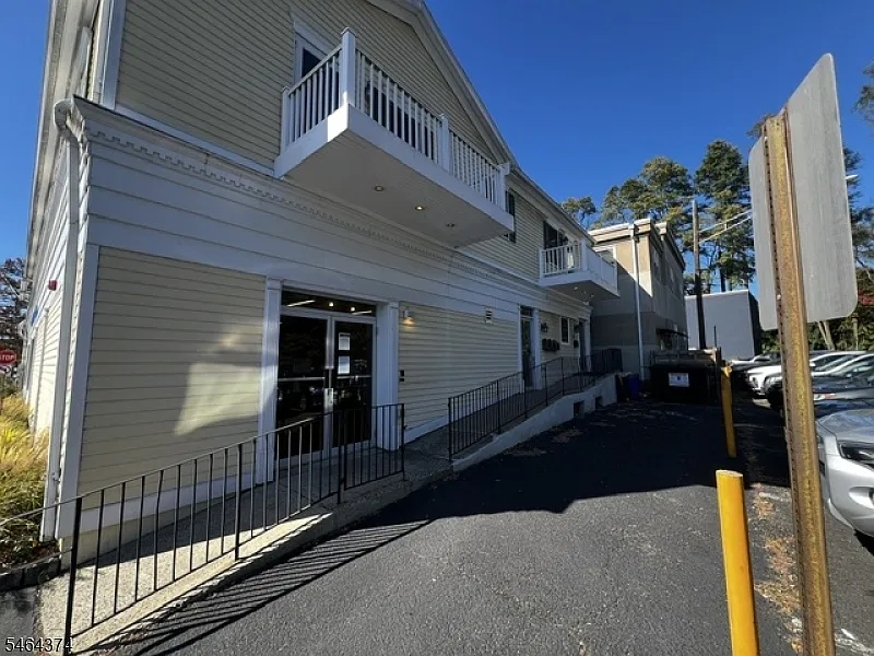 2 bed, 1.0 bath, 850 sqft, $2,800 — Photo 2