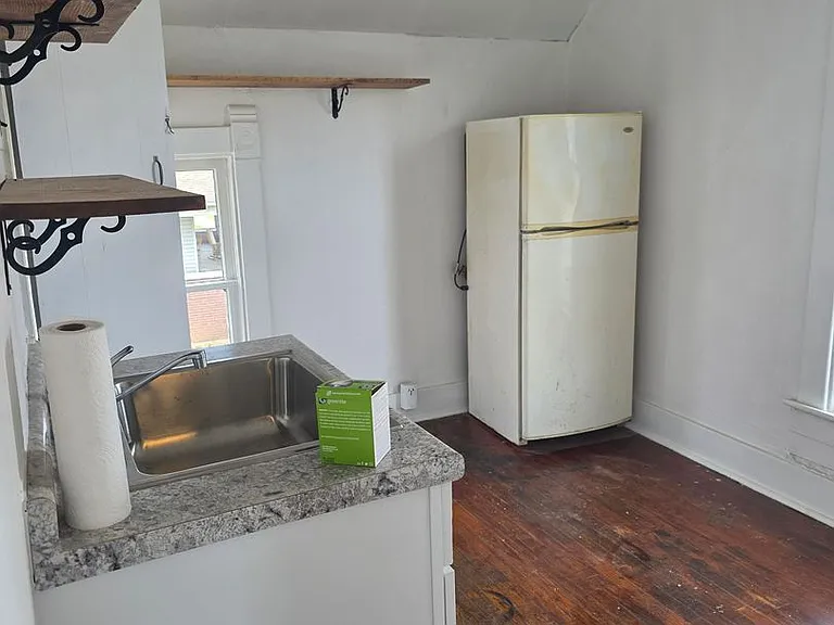 536 E Center St — Photo 5