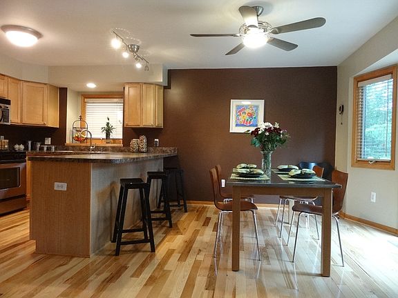 Dinette-Kitchen/ Main Floor