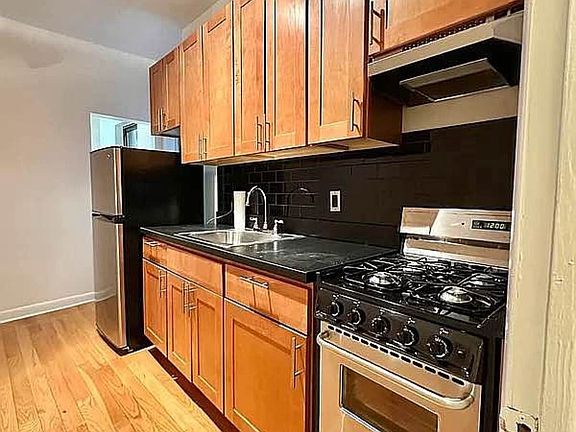 2nd image of 226 W 25th St APT 5rw