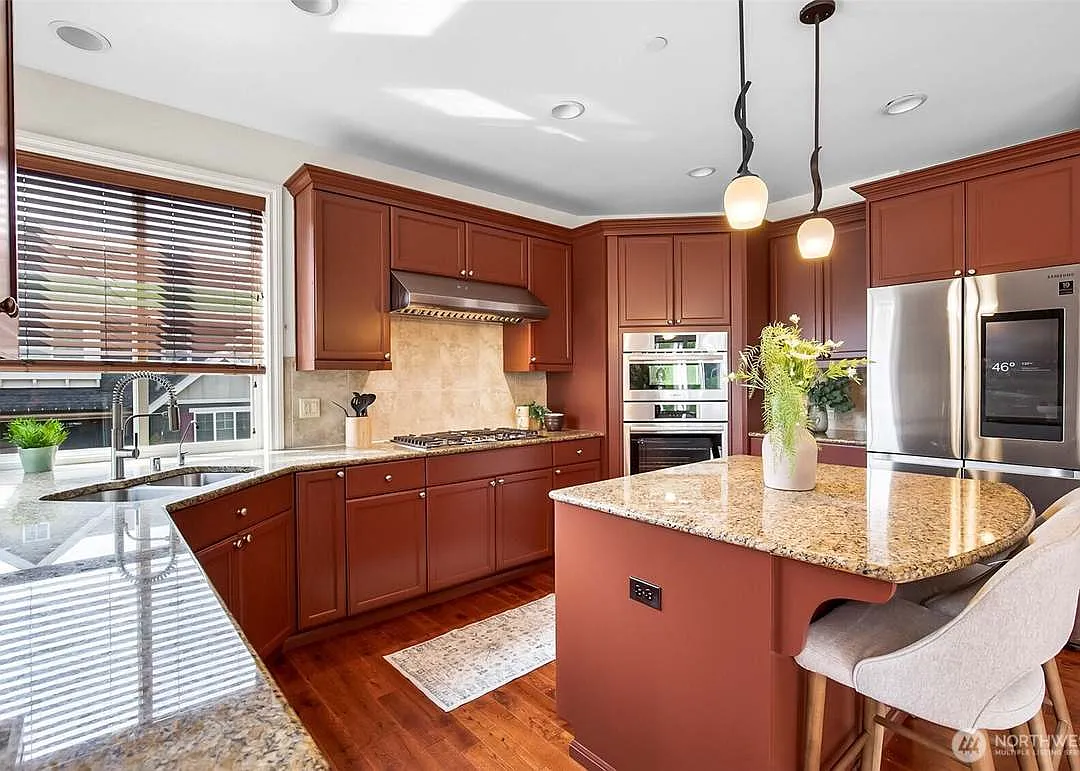 4 bed, 3030 sqft, $5,150 — Photo 4