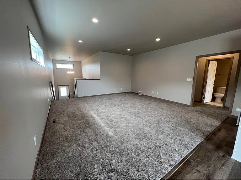 1512 Keystone Cir NE — Photo 5