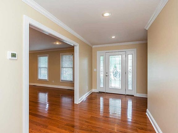 5th image of 332 Highland Lakes Dr