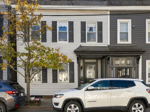 801 1/2 E 3rd St, South Boston, MA 02127