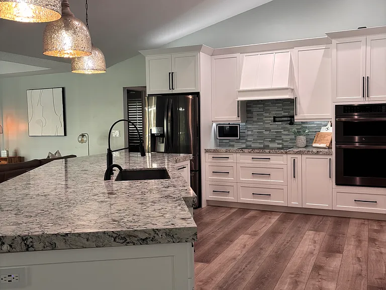 Extremely large island with enough seating for 6, 2-inch granite slab adding a very elegant vibe.