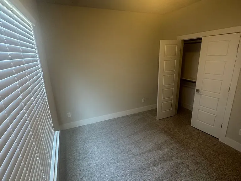 684 The Cottages Dr — Photo 7