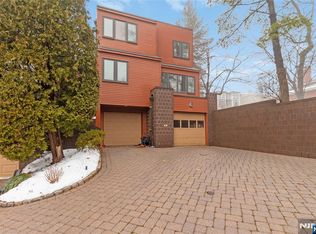 55 Hidden Ledge Rd, Englewood, NJ 07631