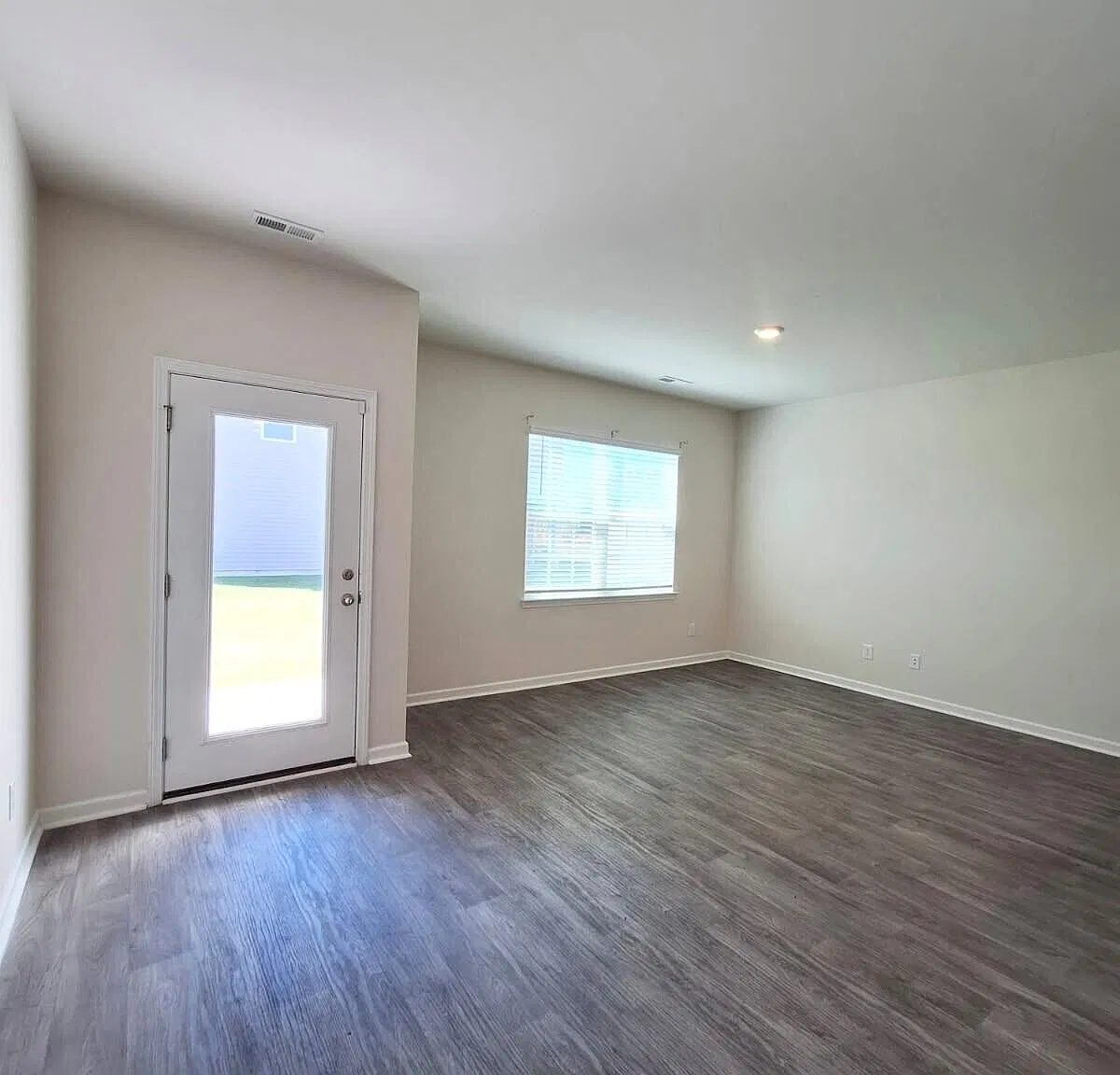 3 bed, 2.5 bath, $1,750 — Photo 2
