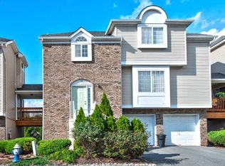 13 Whispering Way E, Berkeley Heights, NJ 07922