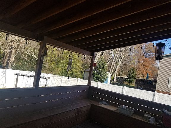 4th image of 160 Duck Hawk Dr