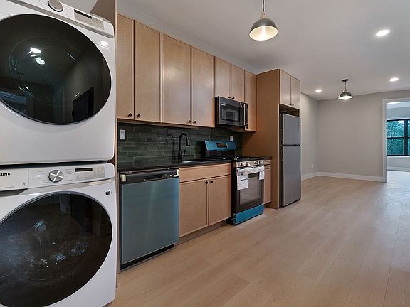 4th image of 124 Grove St