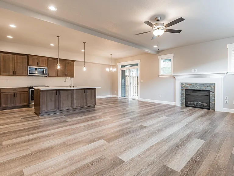 1256 Moore Ave — Photo 11