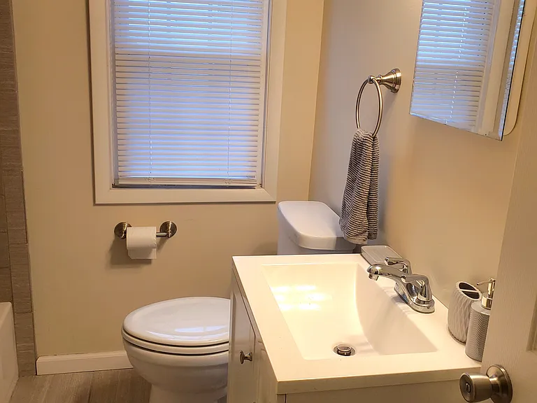 521 N Rembrandt Ave — Photo 16