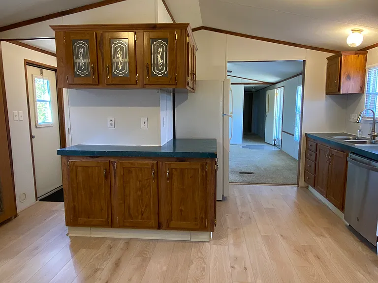 Dining area/kitchen
