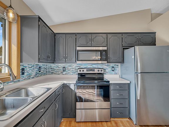 4th image of 1104 E Able St