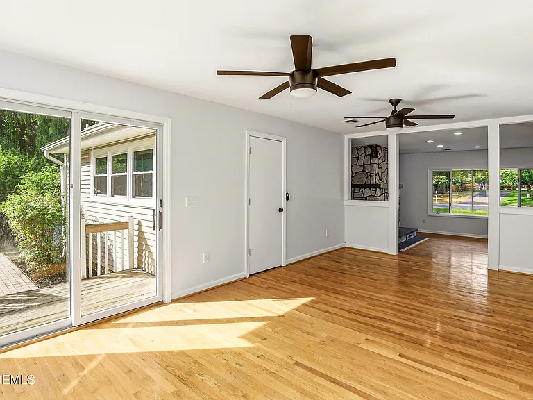 2021 Paterson Ave — Photo 9