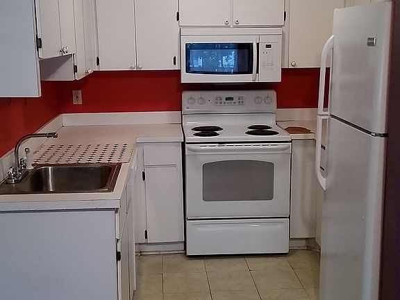 2nd image of 302 Jefferson Ave S