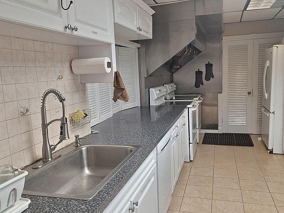 2nd image of 2687 Garden Drive #112