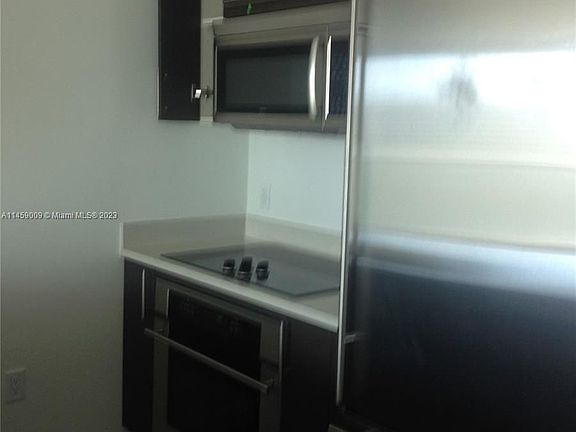 3rd image of 500 Brickell Ave APT 900