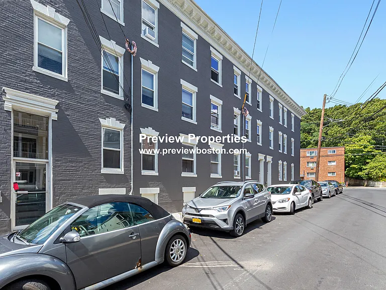 Brackett St — Photo 15