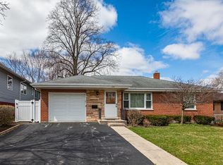 648 N California Ave, Mundelein, IL 60060