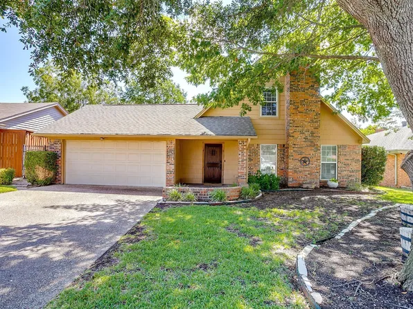 3729 Devonaire Dr, Fort Worth, TX 76108