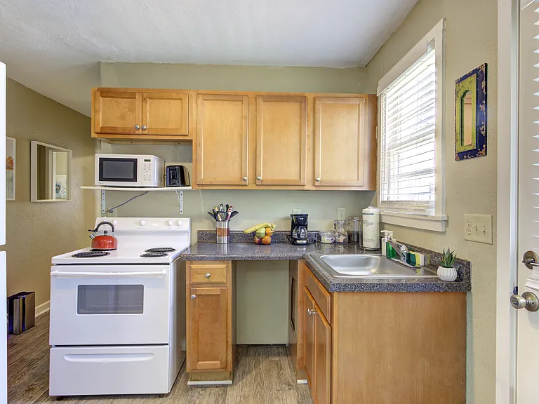 1982 Jefferson Ave #2 — Photo 6