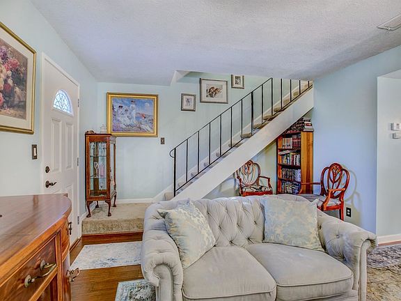 4th image of 4000 Knoll Top Ct