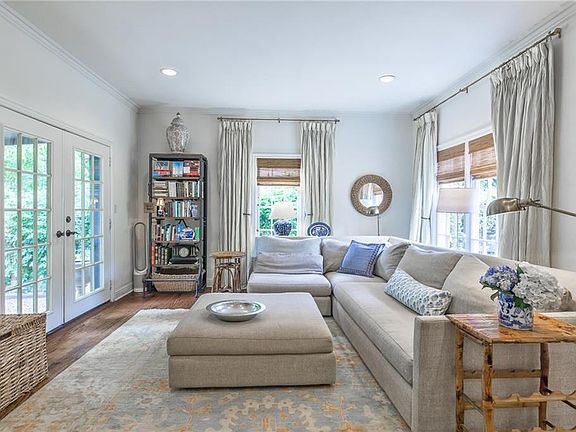 4th image of 540 NW 40th St