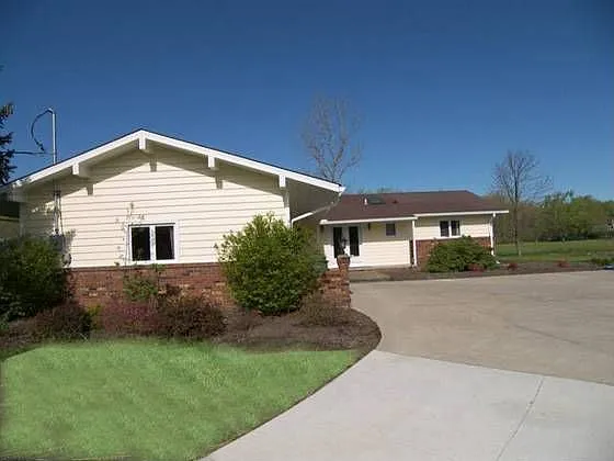 8160 Chillicothe Rd photo 1