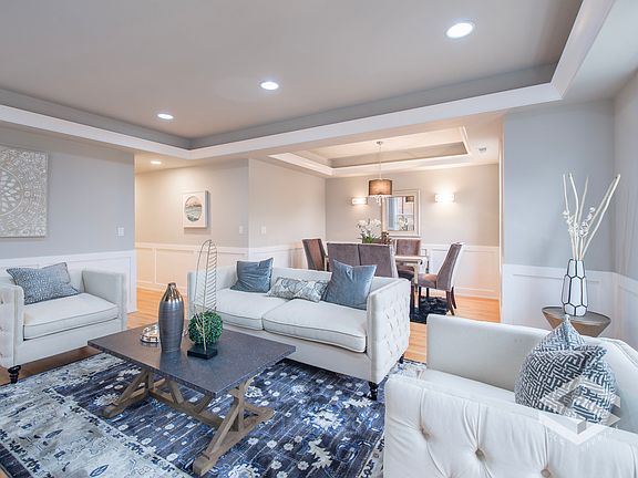 4th image of 4413 S Lake Park Ave APT 2