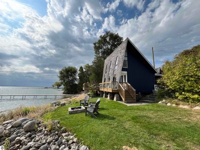 5553 S West Bay Shore Dr, Suttons Bay, MI, 49682