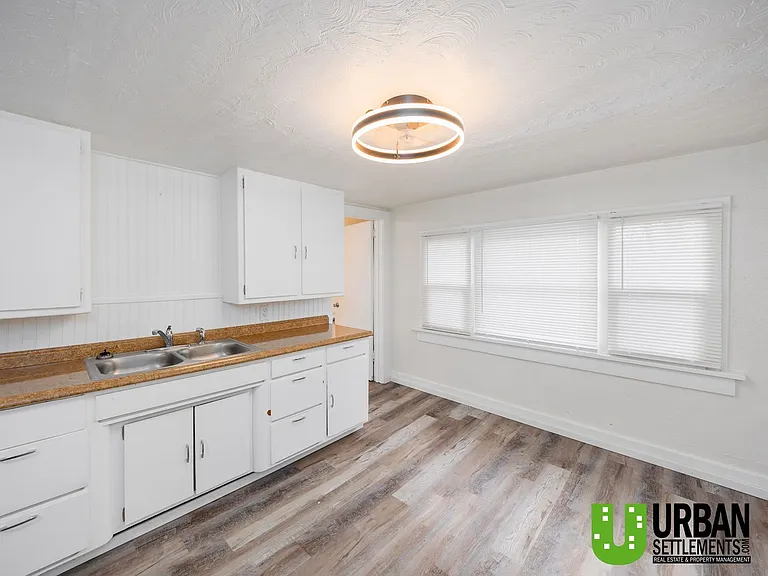 370 E 8th Ave — Photo 2