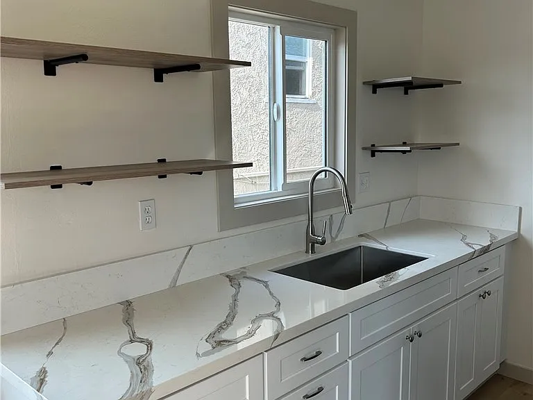 925 Cherry Ave — Photo 1