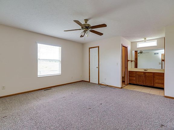 4th image of 2651 Urmston Ave