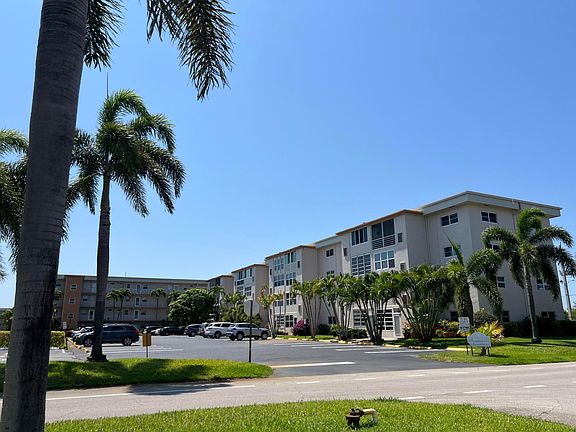3rd image of 230 NE 26th Avenue #207