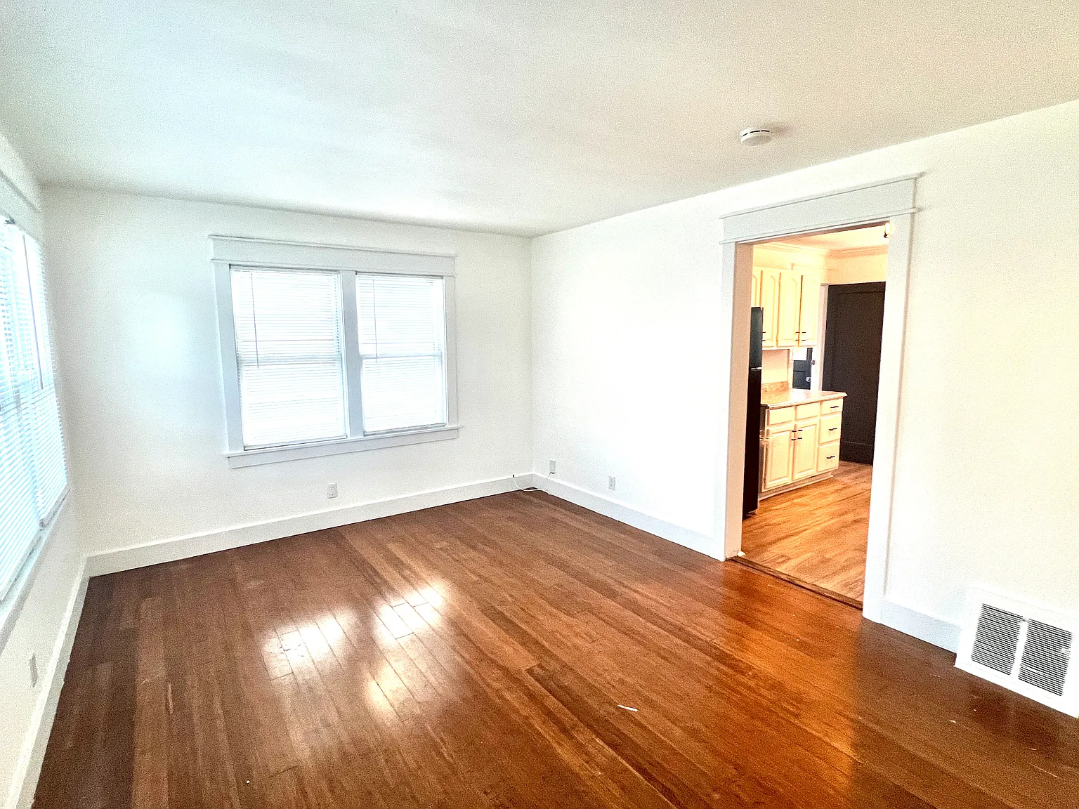2 bed, 800 sqft, $1,750 — Photo 2