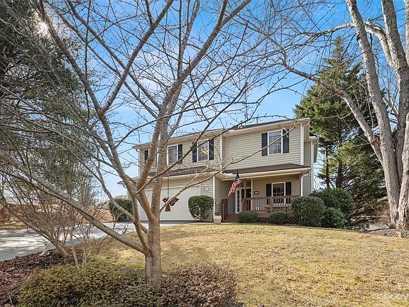3rd image of 14 Glenwood Hill Ln