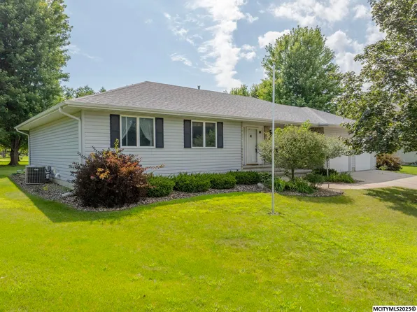 25 Slate Ct, Mason City, IA 50401