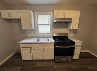 690 S 18th St #4, Newark, NJ 07103