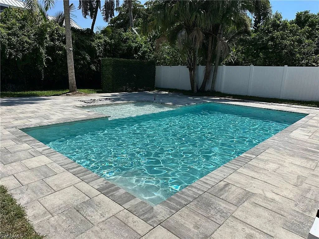 3 bed, 2.5 bath, 2329 sqft, $3,800 — Photo 2