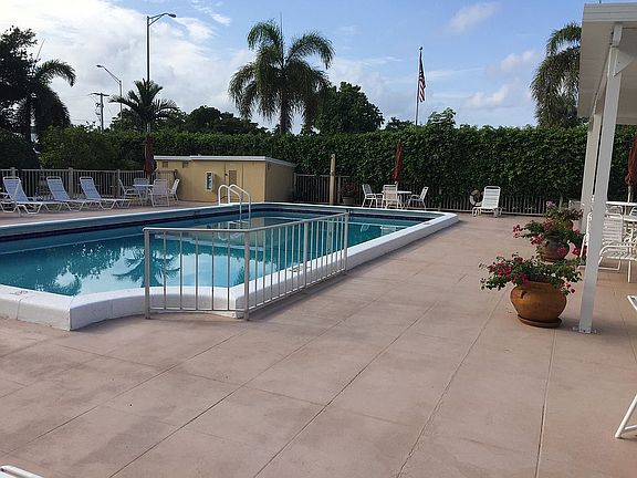 4th image of 2601 NE Forteen Street Cswy #445