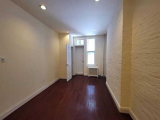 5th image of 26 7th Ave S #1Z