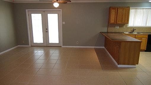 5th image of 318 Pine Grove Cir