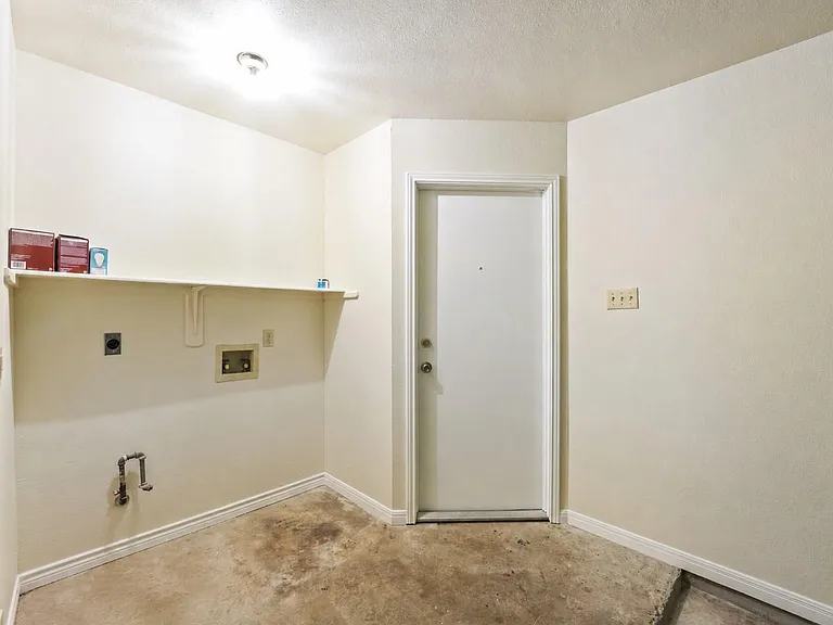 502 Gregory Ct — Photo 20