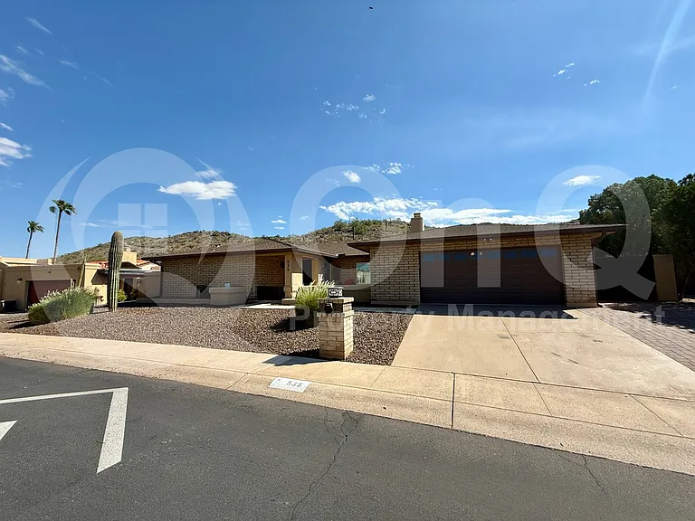 535 W Sweetwater Ave — Photo 2